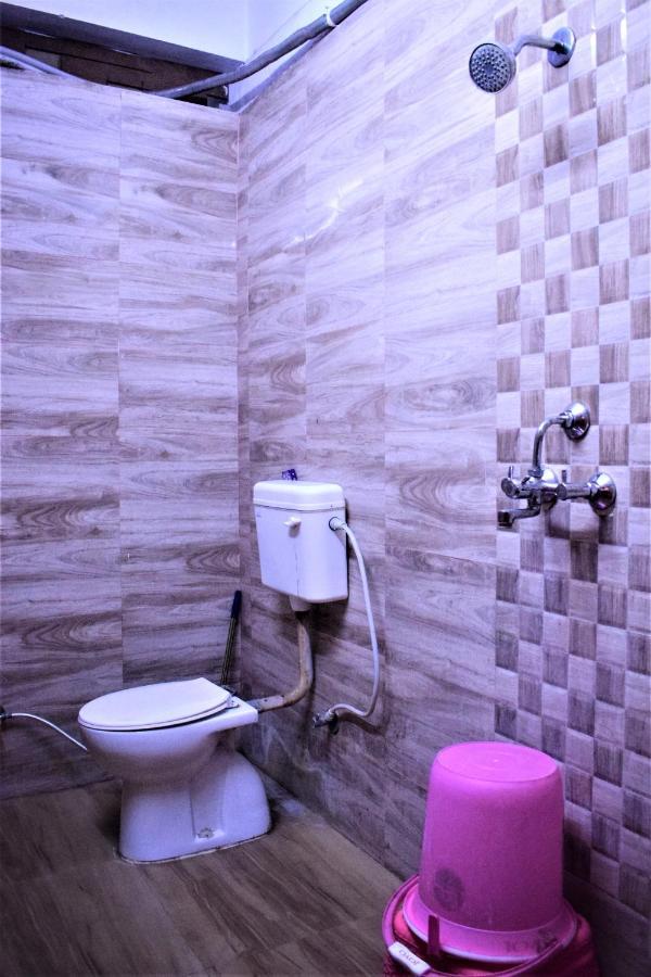 Ds Residency Varanasi-Prime Location-Parking Buitenkant foto