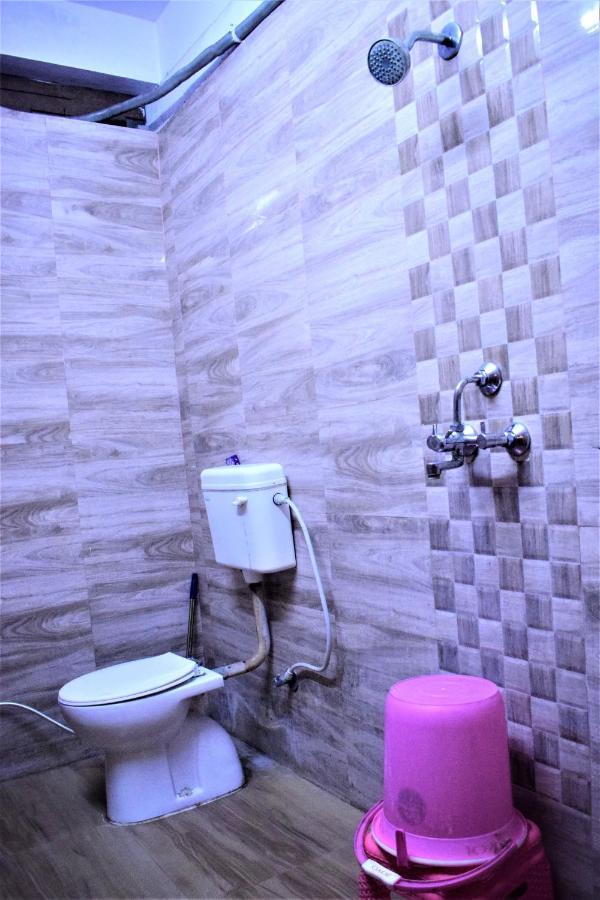 Ds Residency Varanasi-Prime Location-Parking Buitenkant foto