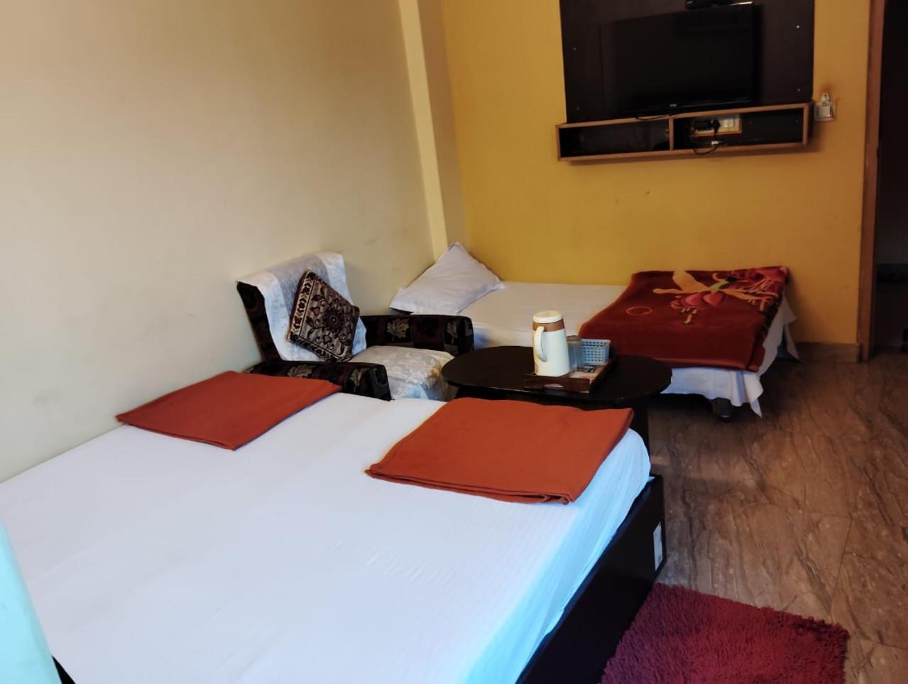 Ds Residency Varanasi-Prime Location-Parking Buitenkant foto