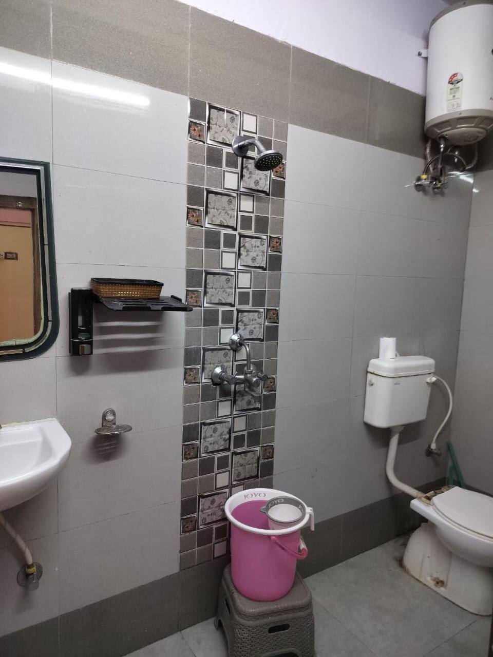 Ds Residency Varanasi-Prime Location-Parking Buitenkant foto