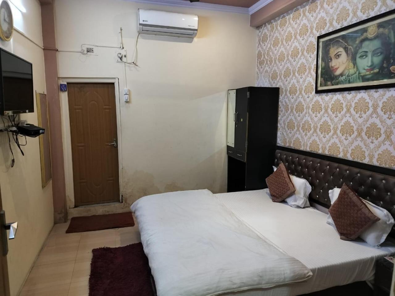 Ds Residency Varanasi-Prime Location-Parking Buitenkant foto