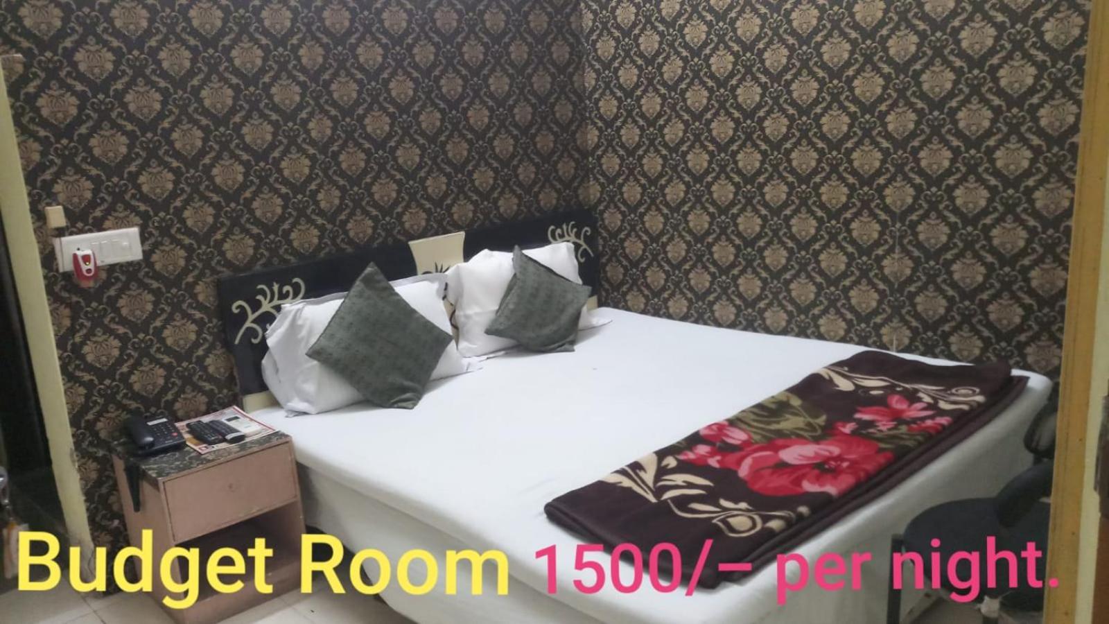 Ds Residency Varanasi-Prime Location-Parking Buitenkant foto