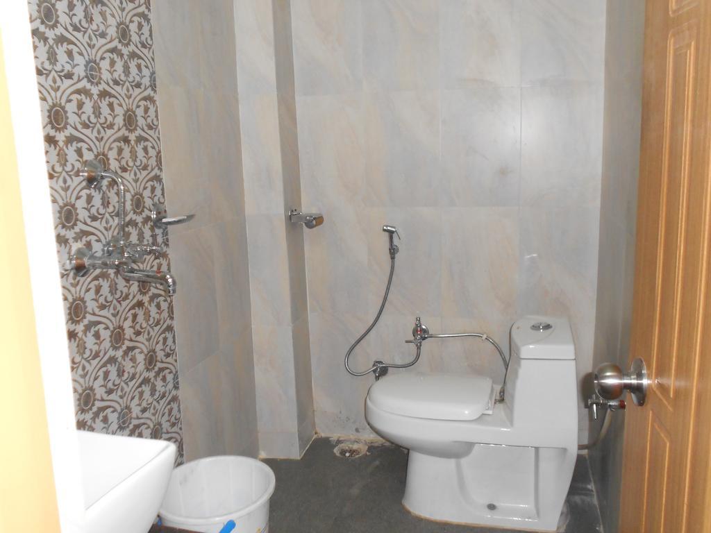 Ds Residency Varanasi-Prime Location-Parking Buitenkant foto