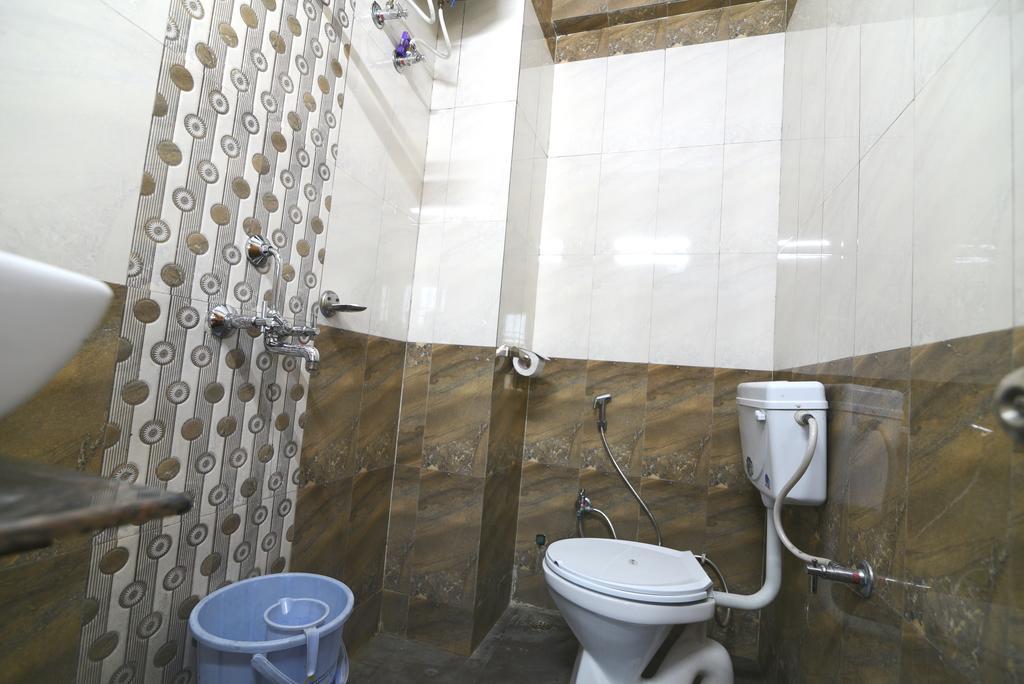 Ds Residency Varanasi-Prime Location-Parking Buitenkant foto